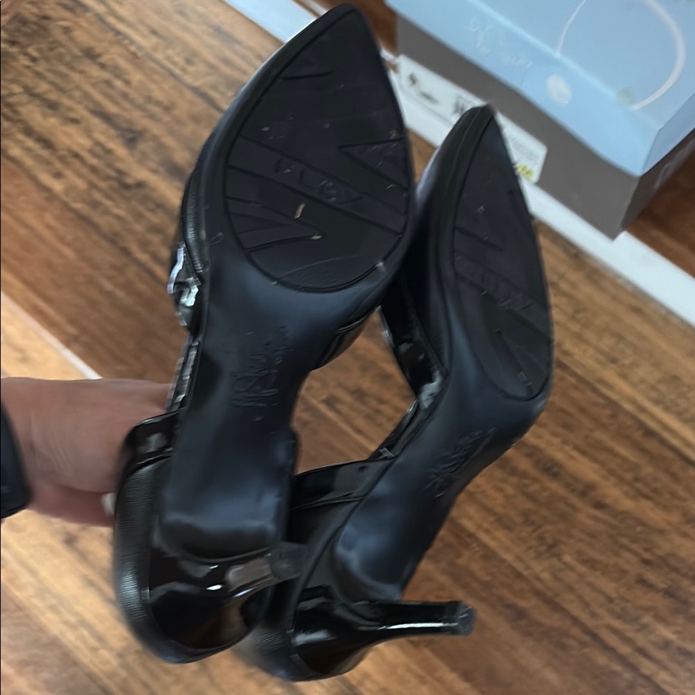 Life Stride Black Heels Classic Pointed-Toe Pumps, size 6 - Picture 6 of 8